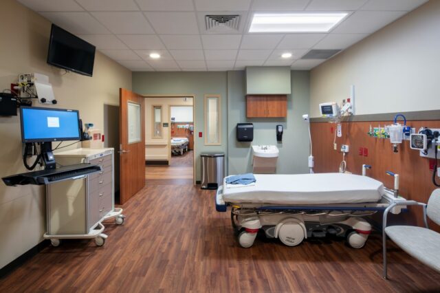 Leesburg Hospital patient room