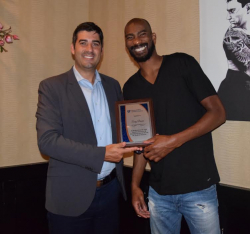 Corey Brewer, right, receives a plaque from Mauren Piucco, assistant director of the UF Diabetes Institute, in recognition of his advocacy for diabetes research and support of the UFDI.